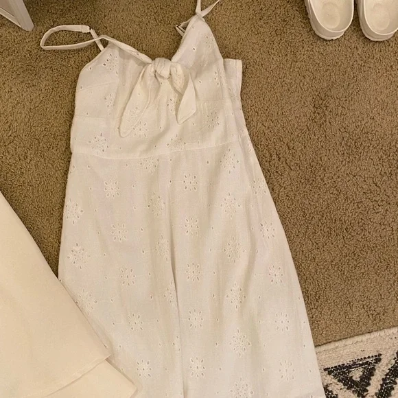 DRESSES - Picture 2 of 8